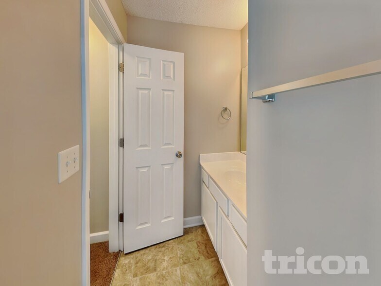 Building Photo - 1024 Crowders Woods Dr