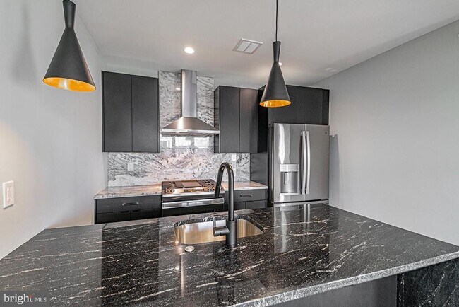 Building Photo - 526 Brown St