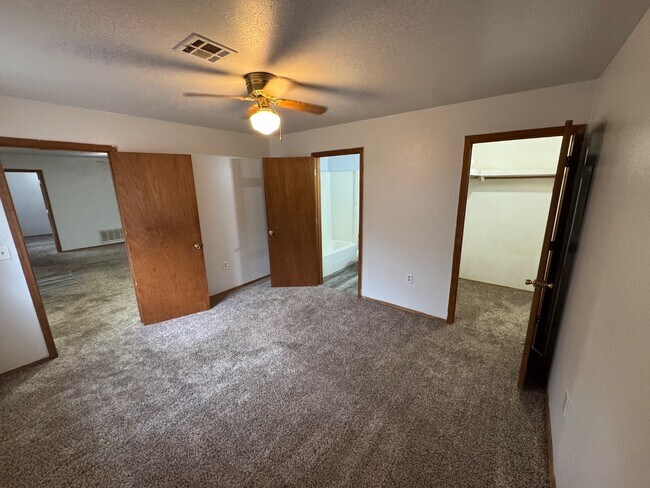 Building Photo - 723 N Vinita Ave