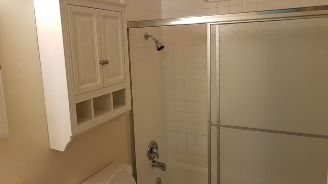 Building Photo - Super Clean & Nicely Renovated 2BR/1Bath i...