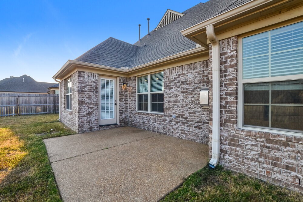 Building Photo - 2565 Woodcutter Dr