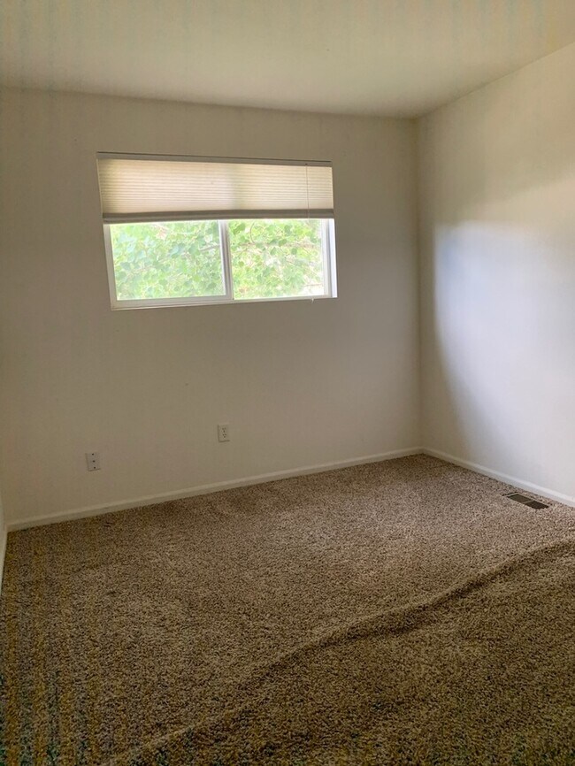 Building Photo - Beautiful 3 Bedroom 2 Bath Townhome with Attached 1 Car Garage for Rent in Northwest Loveland, CO