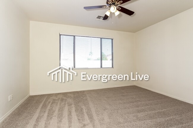 Building Photo - 524 S 4th St