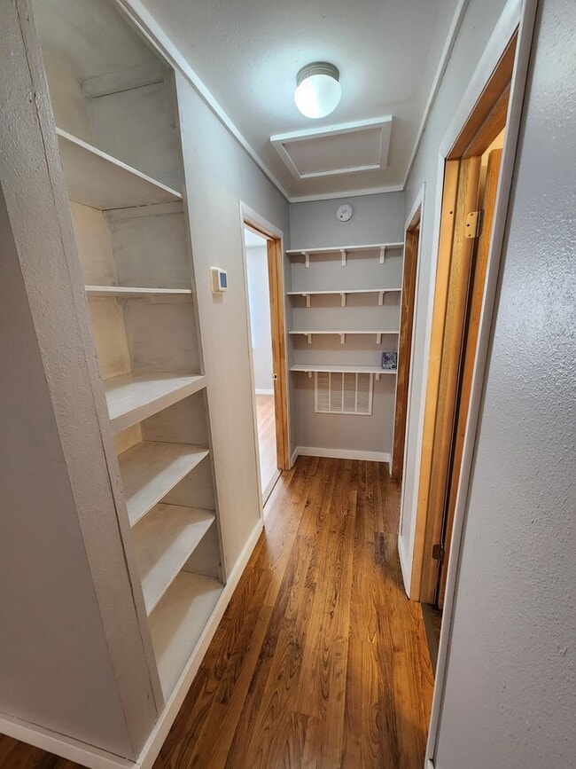 Building Photo - Very nice 2BR home with parking off street near major employers!