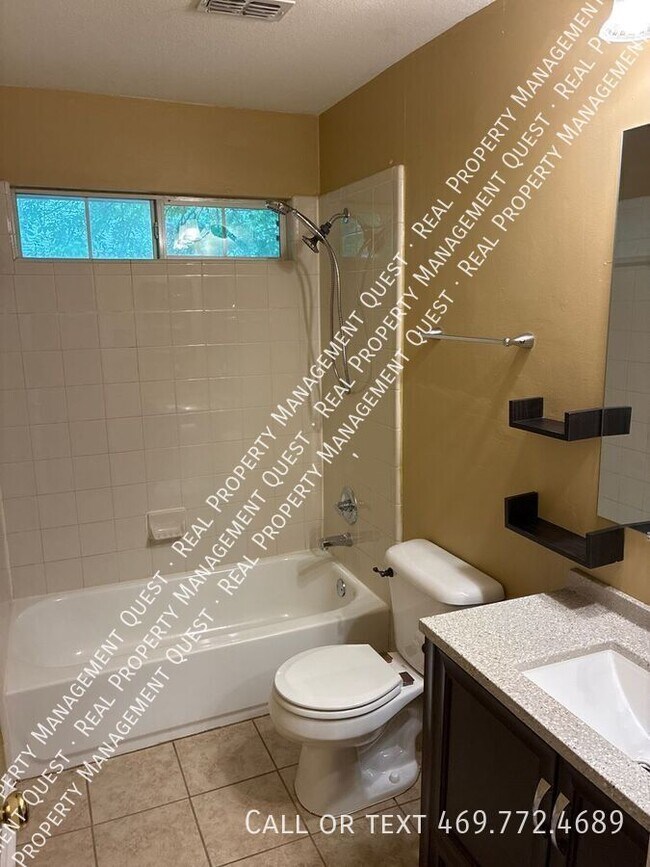 Building Photo - 3731 Edgewood Ct