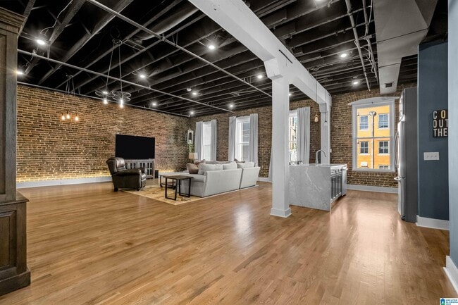 Building Photo - 2311 Morris Ave