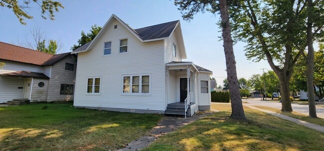 Building Photo - 703 Hopkins St