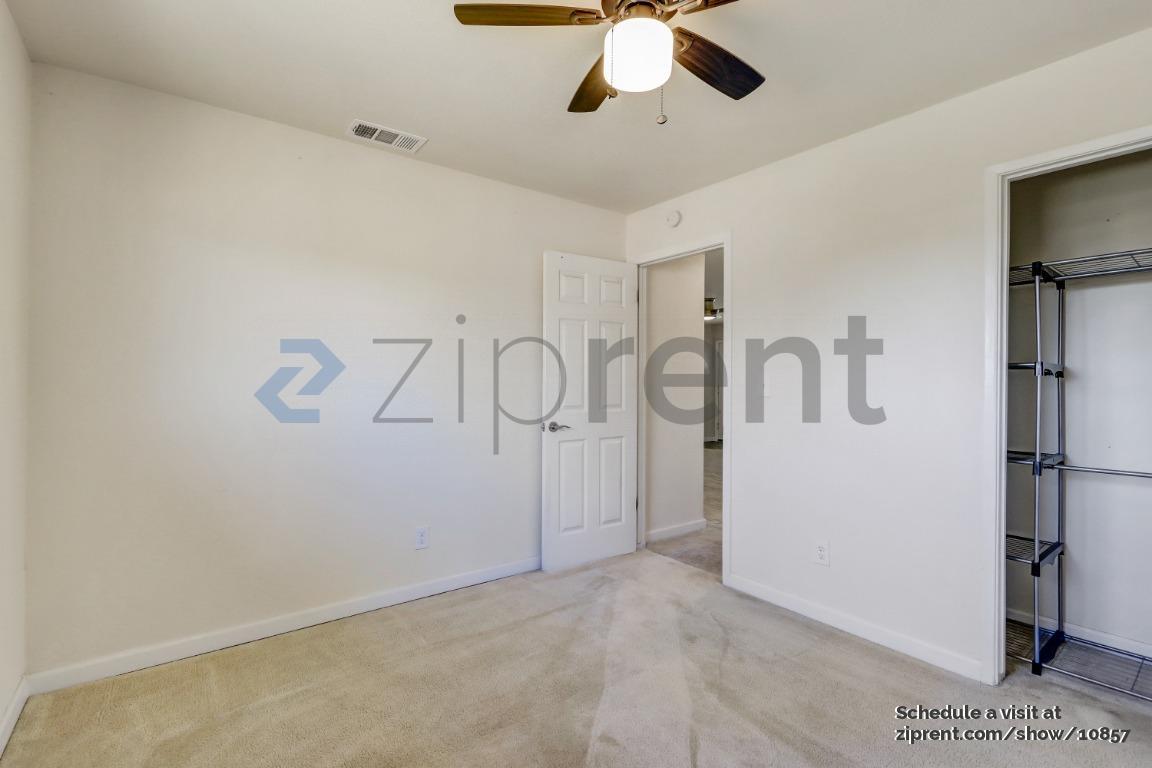 Building Photo - Unit