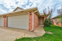 Building Photo - Duplex in Yukon, Available Now!