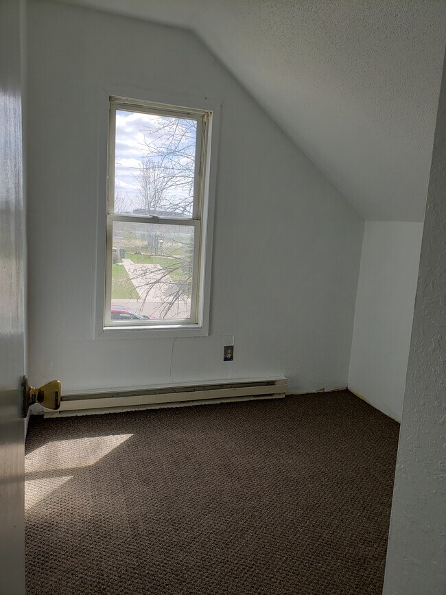 Building Photo - 913 20th Ave SE