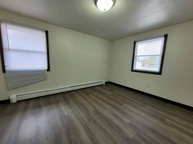 Building Photo - 545 Spinnaker Ln