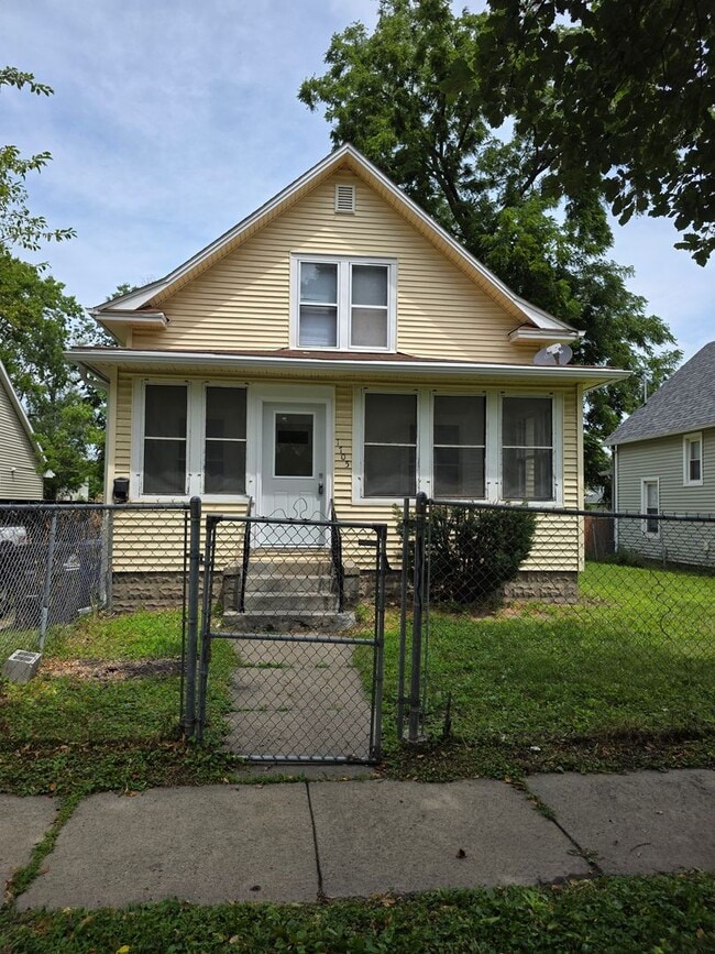 Building Photo - Large 3 Bedroom newly updated house for rent!
