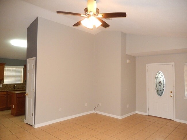 Building Photo - 600 Ponderosa Cir