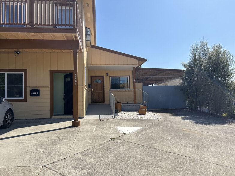 Building Photo - 6104 Bernhard Ave