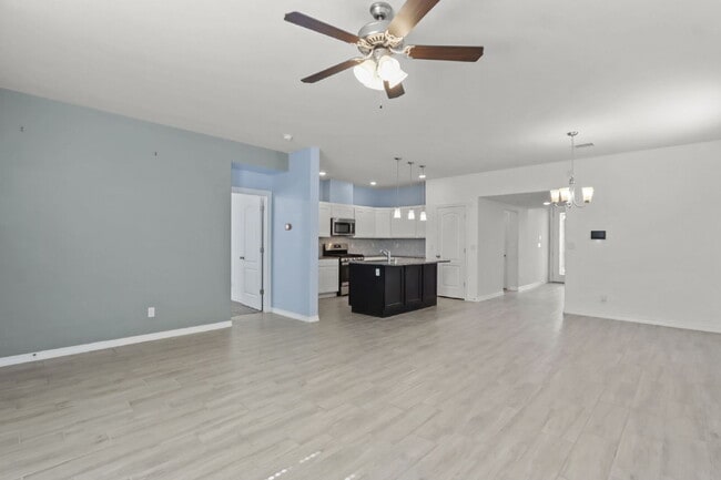 Building Photo - 4-Bed, 3.5-Bath Home in 79928