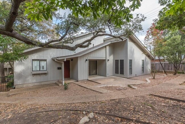 Building Photo - 3000 Maywood Cir