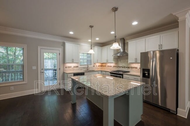 Building Photo - 921 Hickory Leaf Ct SE