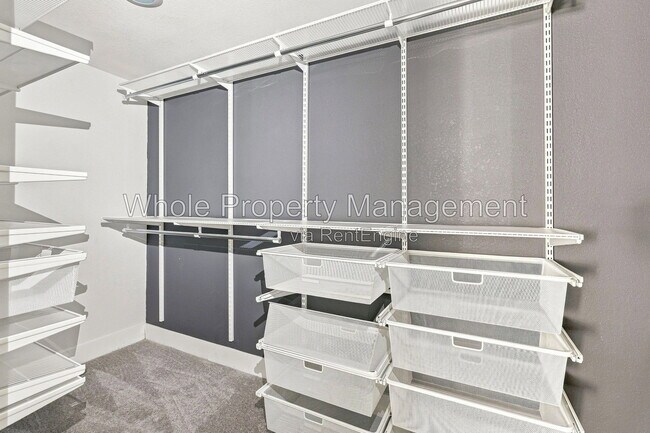 Building Photo - 3044 W Clyde Pl