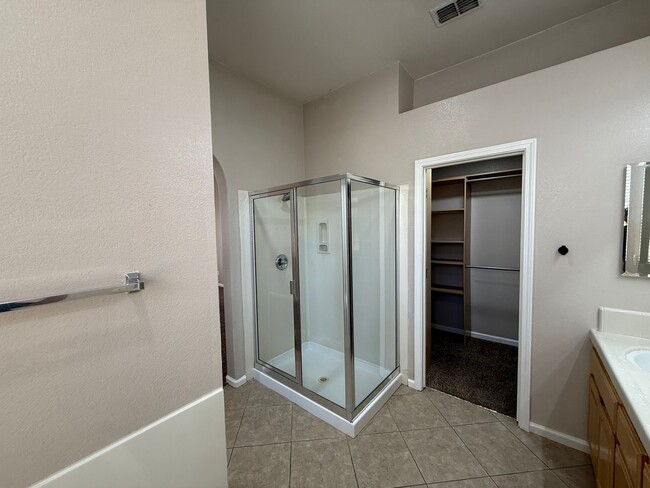 Building Photo - 4-bedroom single story in Sylvan School District!