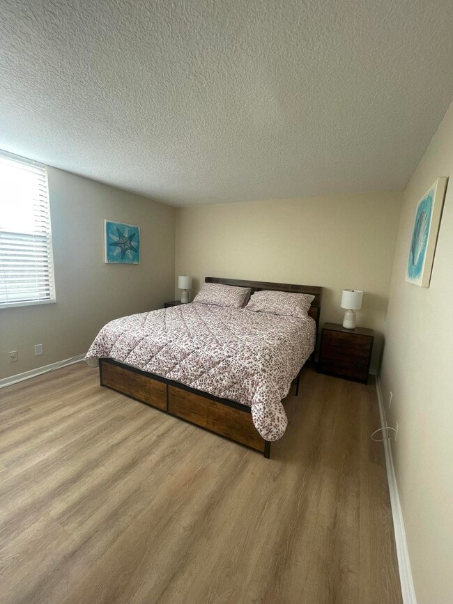 Building Photo - 450 Egret Cir