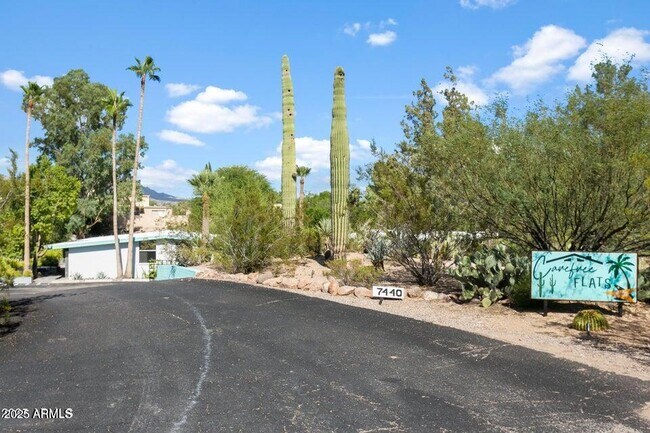 Building Photo - 7440 E Cave Creek Rd