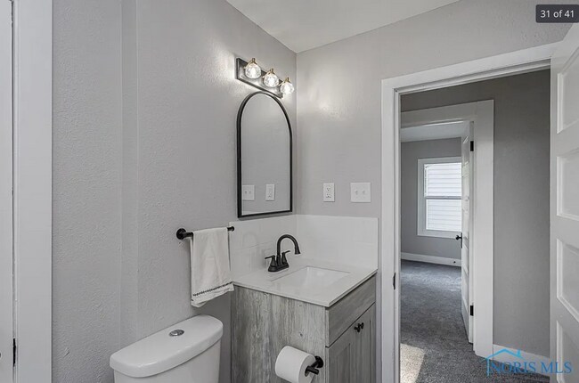 Building Photo - 2242 Vaness Dr