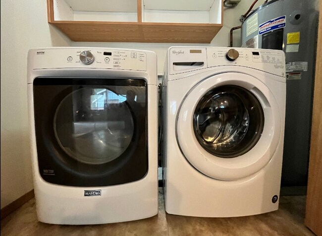 Building Photo - Spacious Westside 3-Bdrm + office & fenced yard!