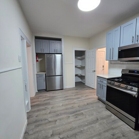 Building Photo - 110 Schley St