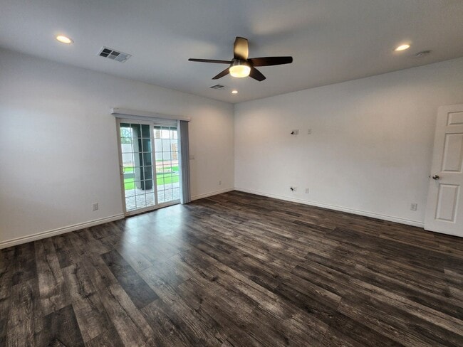 Building Photo - Single Story with Casita