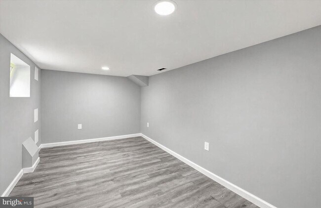 Building Photo - 1806 Middleborough Rd
