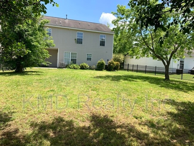 Building Photo - 4010 Woolcott Ave