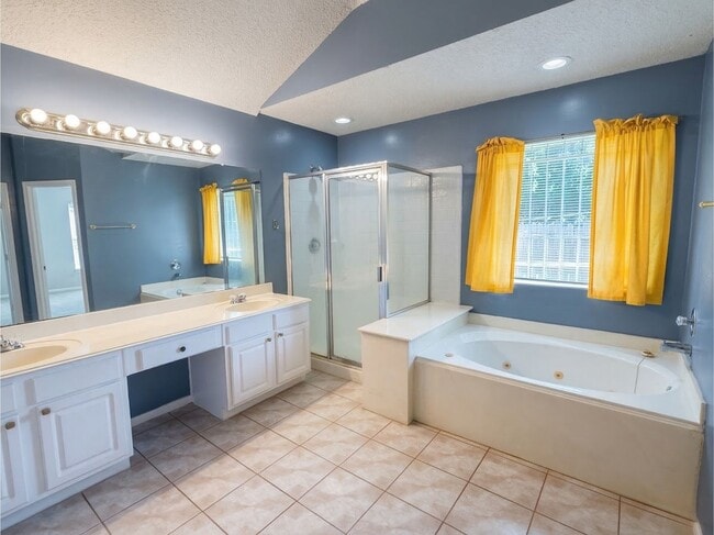 Building Photo - 8926 Diamond Lake Ln