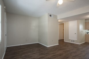 Interior Photo - Western Yarbrough Apartments