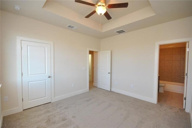 Building Photo - 2222 Creekside Ln