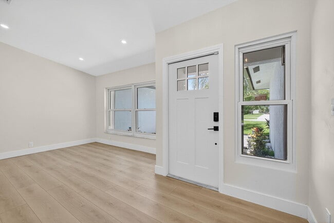 Building Photo - 280 Sulky Way