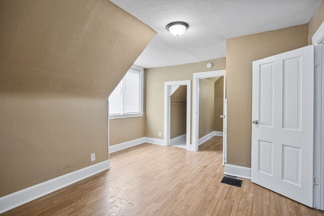 Building Photo - 744 Diamond Ave