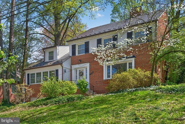 Building Photo - 7215 Rollingwood Dr