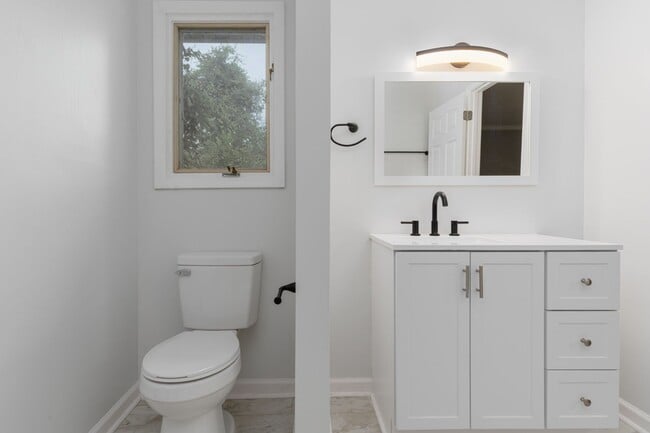 Building Photo - 400 Derby Ln