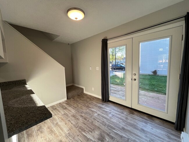Building Photo - 200 Forest Ln