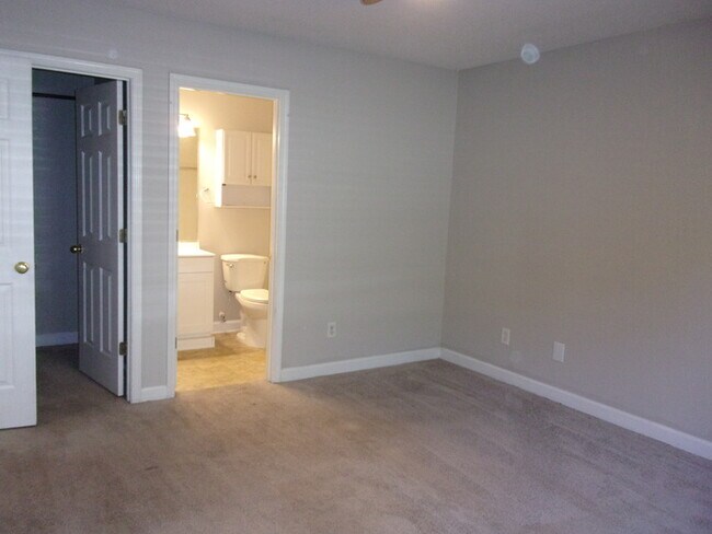 Building Photo - Single Level 3 Bedroom 2 Bath Home in Bristol Park off Mt. Gallant Road