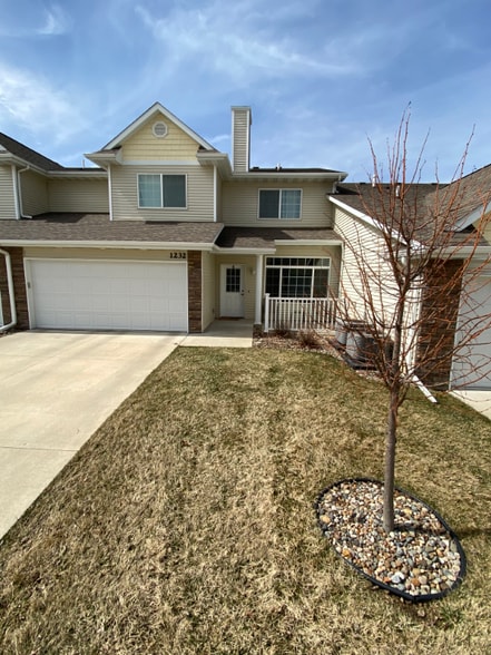 Building Photo - 1232 SE Birch Ln