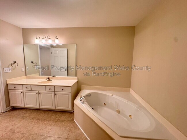 Building Photo - 3812 Wellington Ridge Loop