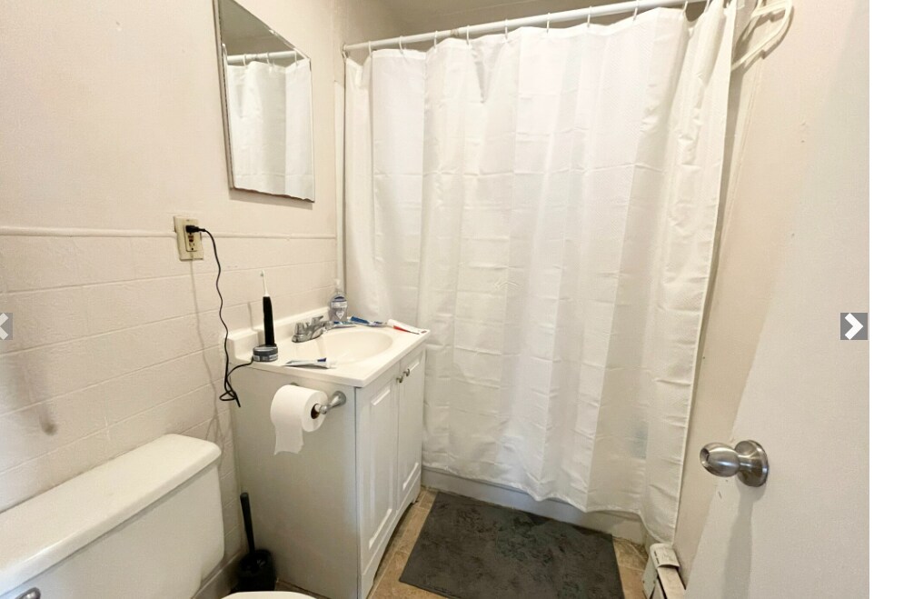 Building Photo - 1572 Tremont St