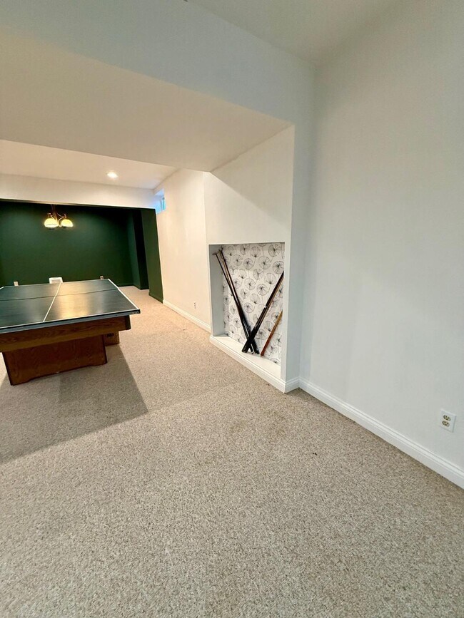 Building Photo - 800 Palomino Ln