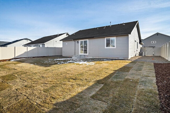 Building Photo - 11590 Maidstone St