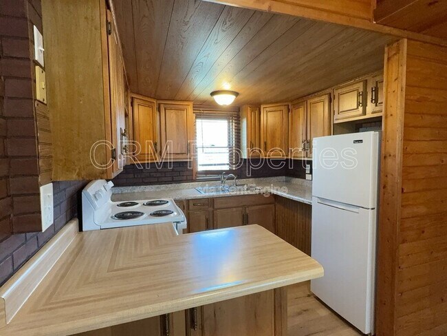 Building Photo - 1824 N Jay St