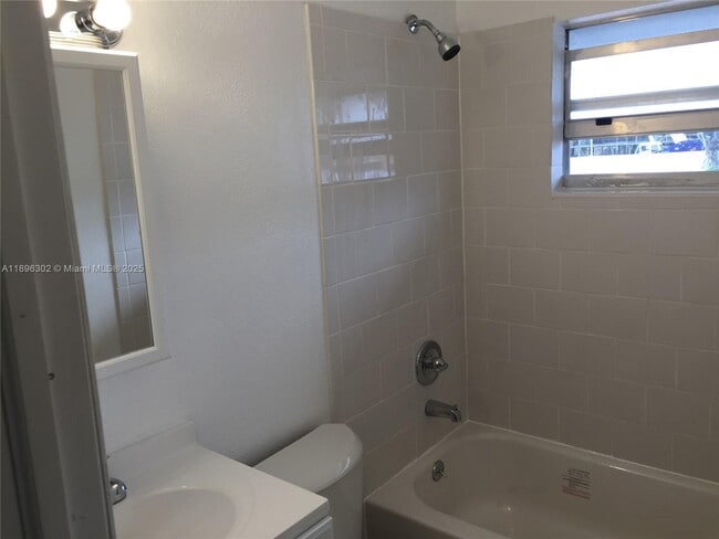 Building Photo - 1542 NW 35th St