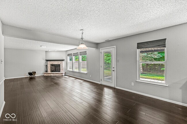 Building Photo - 5641 Buck Dr
