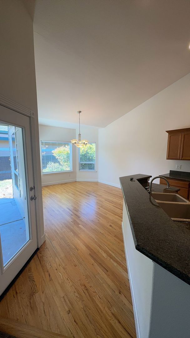 Building Photo - 2 Bed 2 Bath Home
