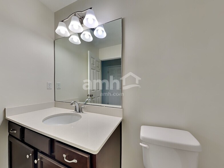 Building Photo - 120 E Jayce Way
